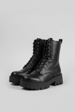 Alternative view of BOTAS MILITARES