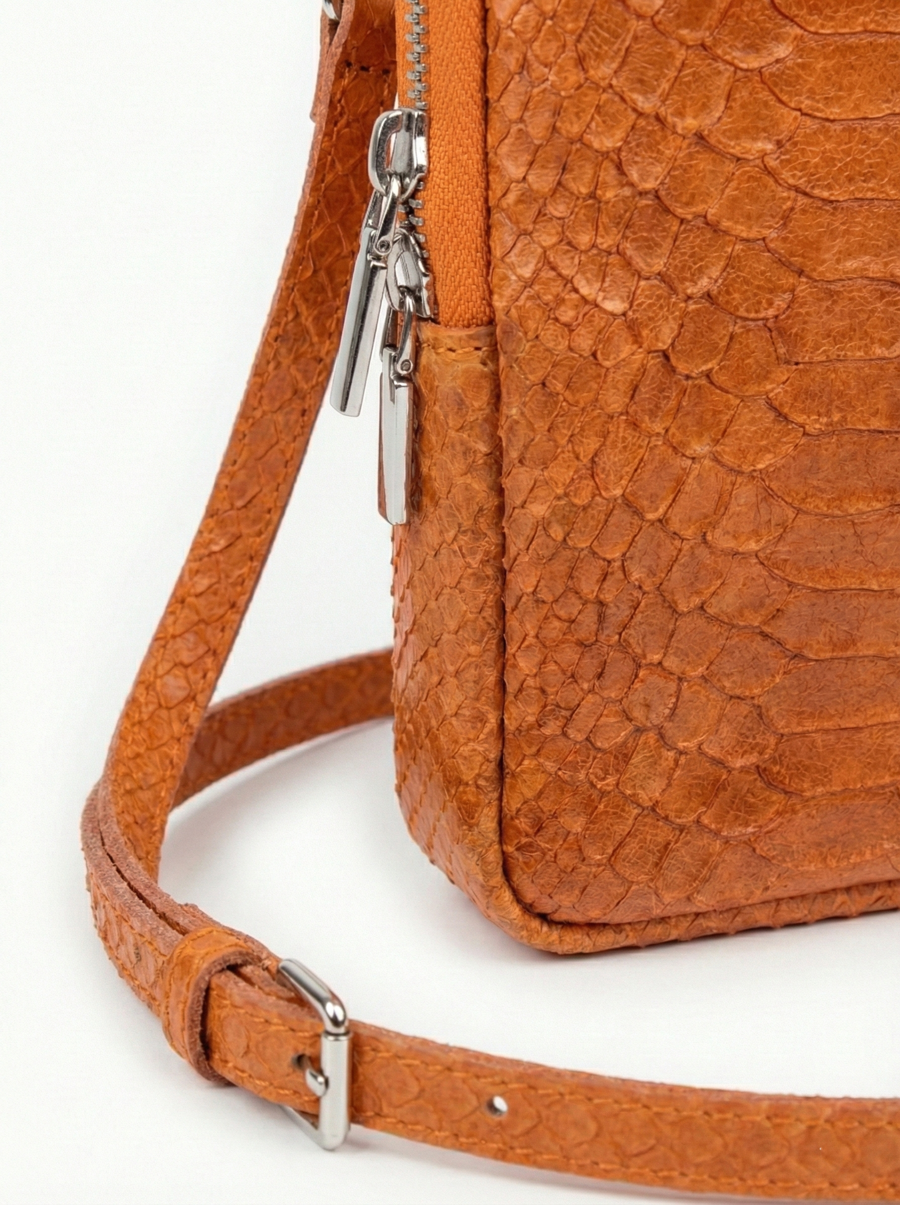 PHONE BAG EFECTO PIEL COCODRILO - Imagen 2