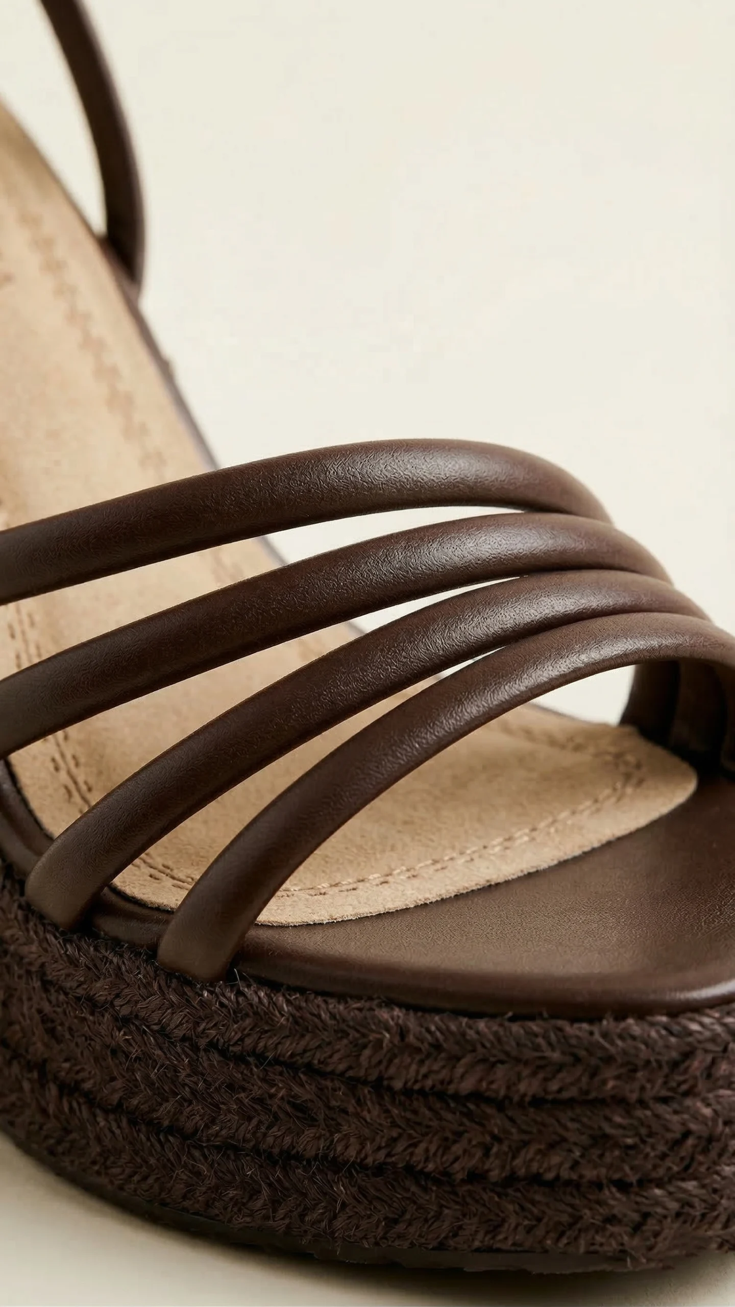 SANDALIAS DE CUÑA MARRÓN - Imagen 4