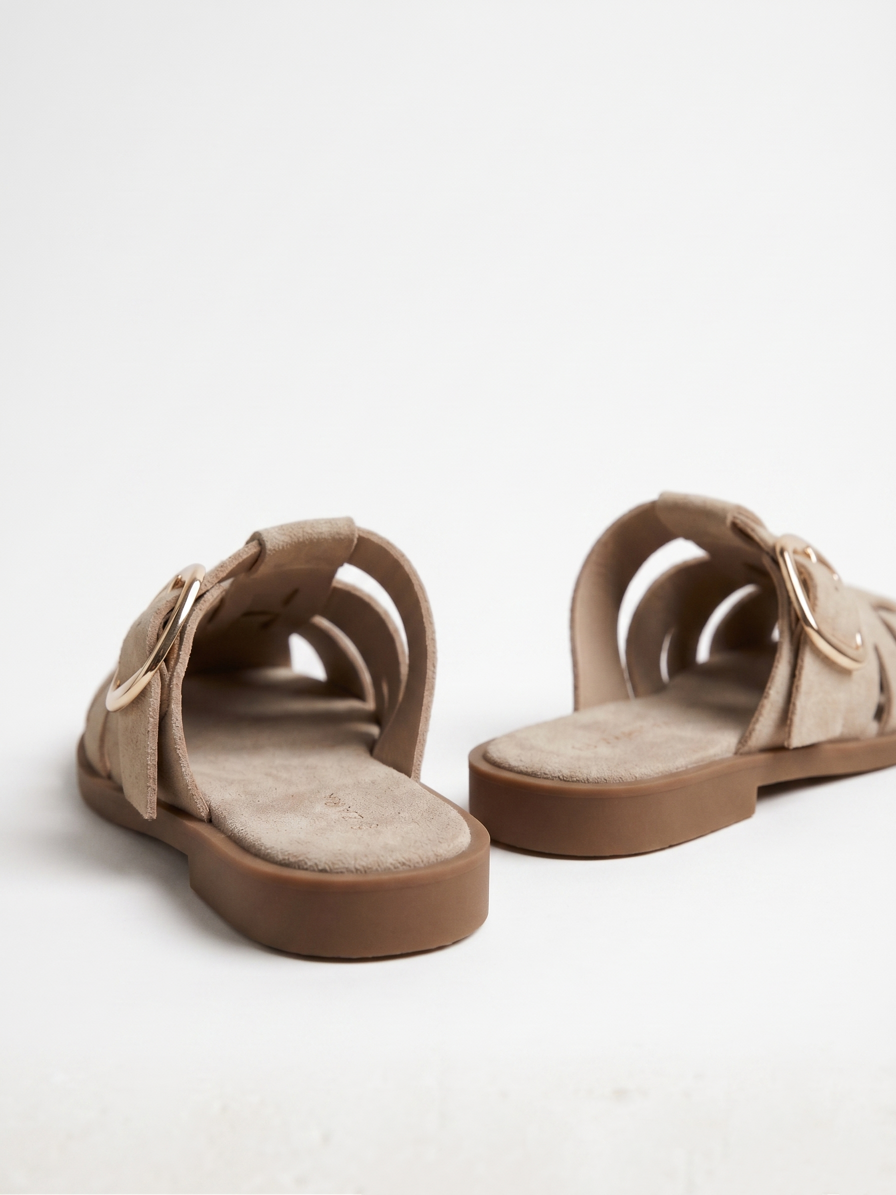 SANDALIAS CANGREJERAS DESTALONADAS - Imagen 4
