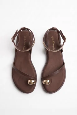 SANDALIAS PLANAS CON DETALLE METALICO